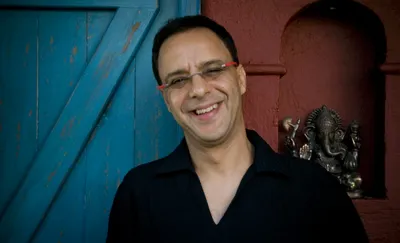 vidhu vinod chopra ने जारी किया  जीरो से रीस्टार्ट  का डिजिटल मोशन पोस्टर
