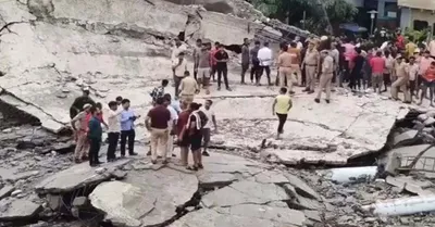 uttar pradesh के मथुरा में पानी की टंकी ढही  मलबे की चपेट में12 लोग घायल