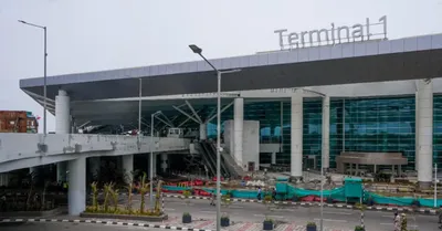delhi airport accident  हादसे के बाद टर्मिनल 1 आज भी बंद  टी1 और 2 पर शिफ्ट हुईं सभी उड़ानें