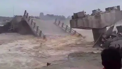 bihar bridge collapse  बिहार में नवनिर्मित पुल का एक हिस्सा ढ़ह जाने पर कार्यपालक एवं कनीय अभियंता को किया गया निलंबित