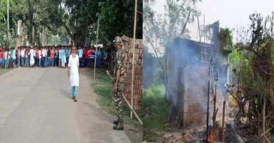 jharkhand  पाकुड़ जिले के गांव में बंगाल के सामुदायिक उपद्रवियों का हमला  फायरिंग और बमबाजी भी हुई