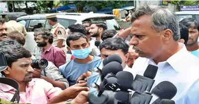 hyderabad  भूख हड़ताल पर बैठे छात्र नेता से मिलने पहुंचे बीआरएस विधायक हुए गिरफ्तार