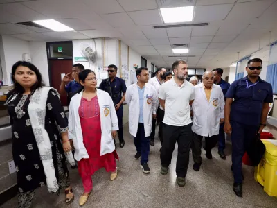 raebareli aiims में मेडिकल छात्रों से मिले राहुल गांधी  मरीजों का जाना हाल